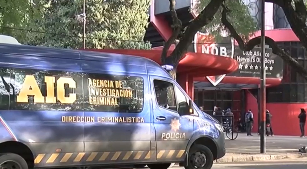 Tercer Allanamiento Al Estadio De Newells Por La Bandera De Los Monos