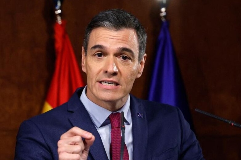 Pedro Sánchez volvió a criticar a Milei tras el cierre definitivo del