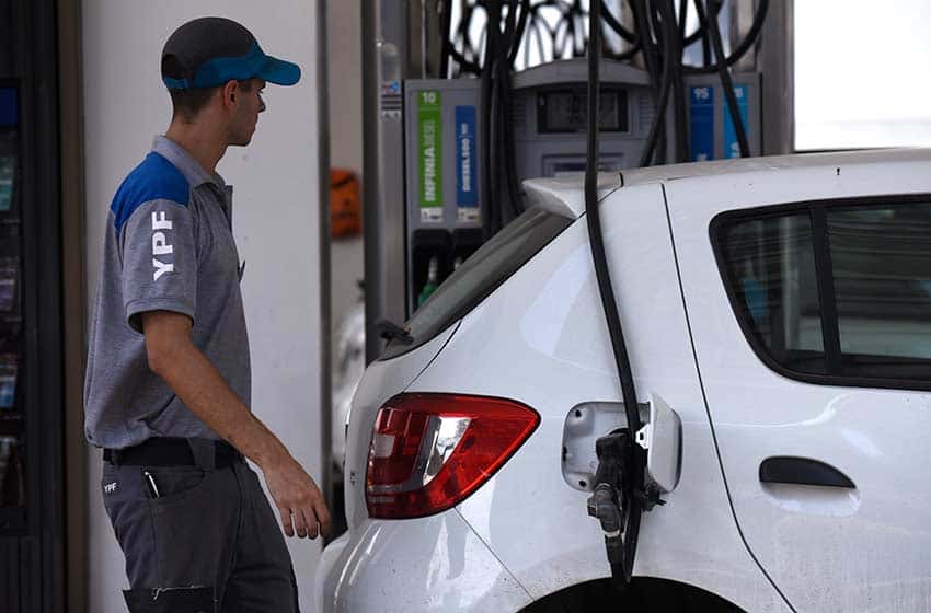 Por tercera vez en el año, YPF aumentó los combustibles: la suba es del 3,5 % en todo el país