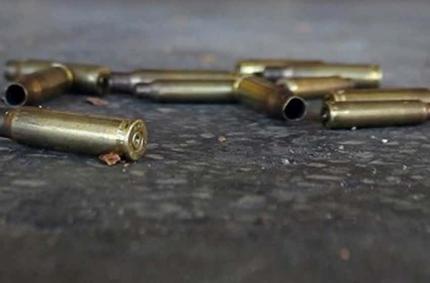 Lluvia de balas en zona sur: le pegaron más de 20 tiros a su casa y uno a su auto
