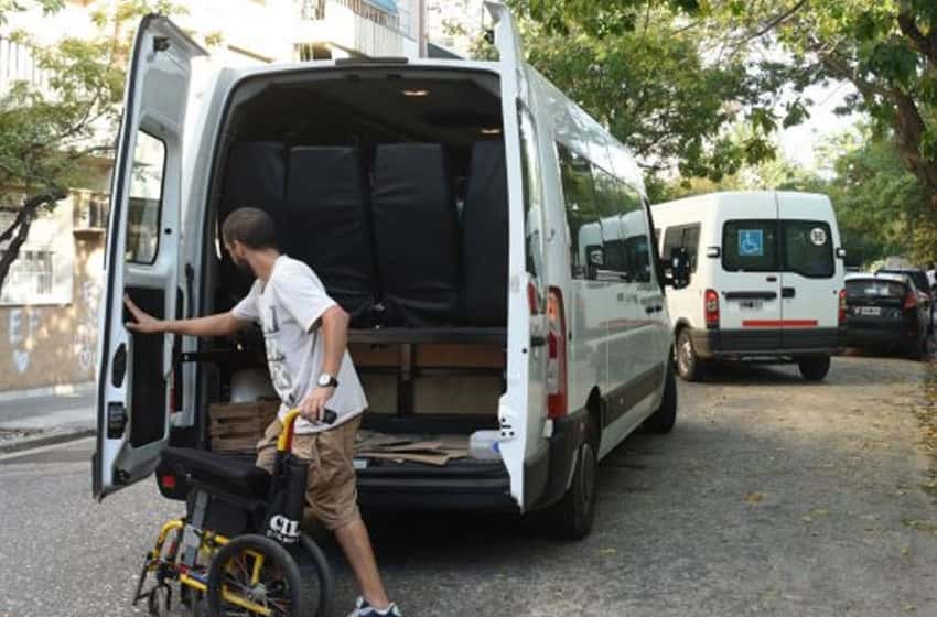 Transportistas de personas con discapacidad analizan medidas de fuerza en reclamo contra PAMI