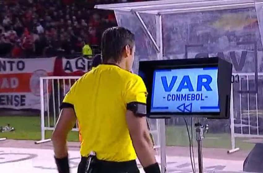 El VAR prepara su desembarco en el fútbol argentino