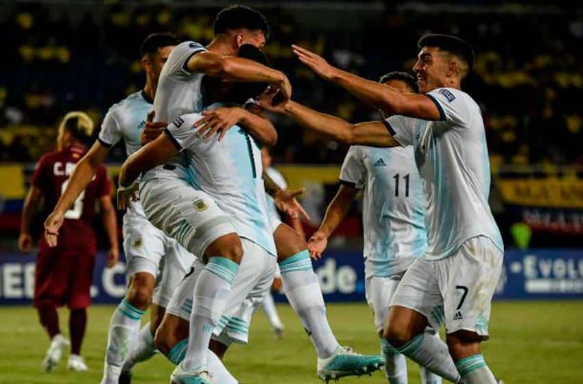 Argentina goleó a Venezuela y pasó a la siguiente fase con puntaje ideal