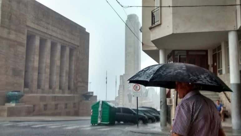 Alivio en la ciudad: llegó la lluvia a Rosario y se extendería hasta el miércoles