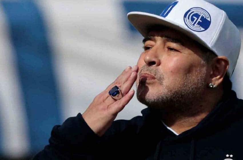 Creer o reventar: las apariciones místicas de Diego Maradona tras su muerte