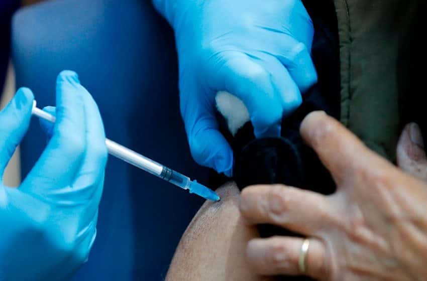La nueva cepa del coronavirus no hace temer cambios en la eficacia de las vacunas