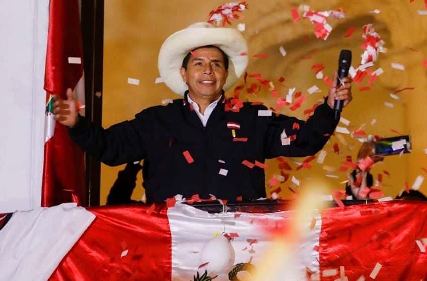 Pedro Castillo, nuevo presidente de Perú, llamó a construir «un país más justo»