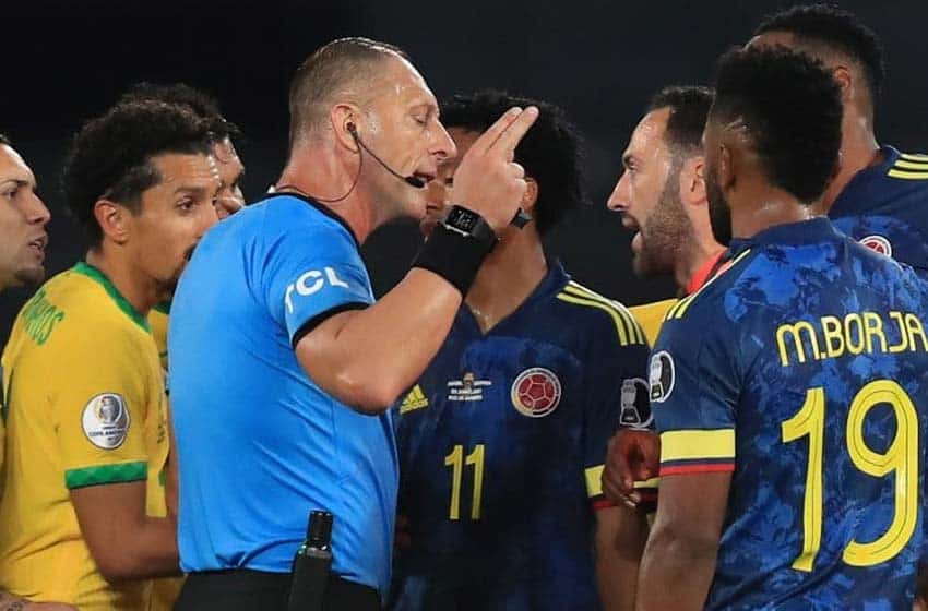 La Federación colombiana pidió que sancionen a Pitana tras el error ante Brasil