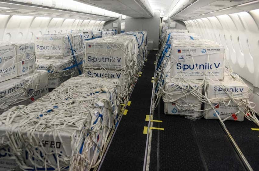 Coronavirus: llegó al país un nuevo vuelo con más de 800 mil dosis de la Sputnik V