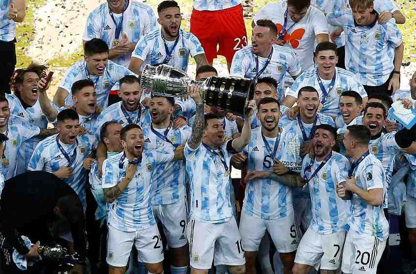 El momento más esperado: así levantaba Leo Messi la Copa América