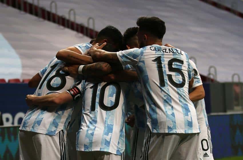 Argentina goleó a Ecuador y enfrentará a Colombia en semifinales