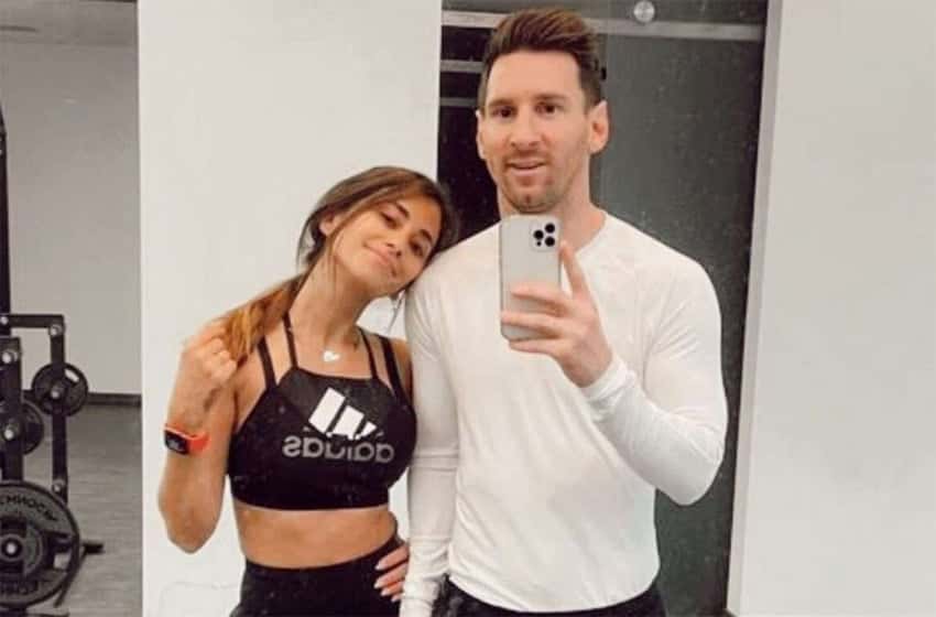 No para ni en vacaciones: Messi entrenó en un gimnasio junto a Antonela y con la ropa de la Selección
