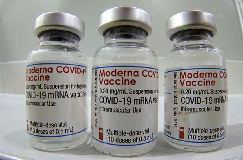 Vacunación con Moderna: especialista pide “priorizar a embarazadas y personas de riesgo”