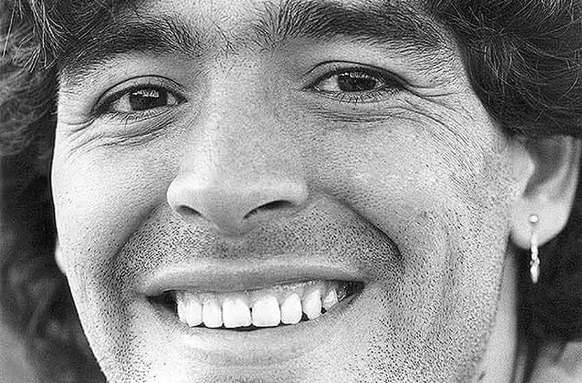 La inédita foto de Maradona luciendo la camiseta de Rosario Central