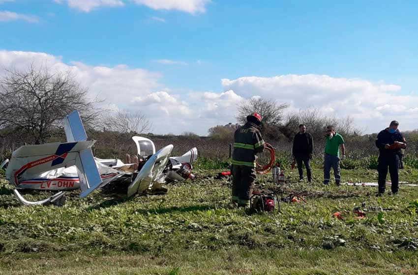 Fatalidad en la autopista Buenos Aires-La Plata: cayó una avioneta y murieron dos personas