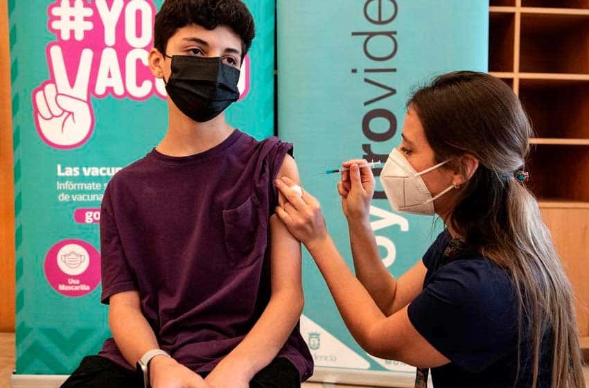 Coronavirus: arranca en los próximos días la vacunación a adolescentes sin comorbilidades
