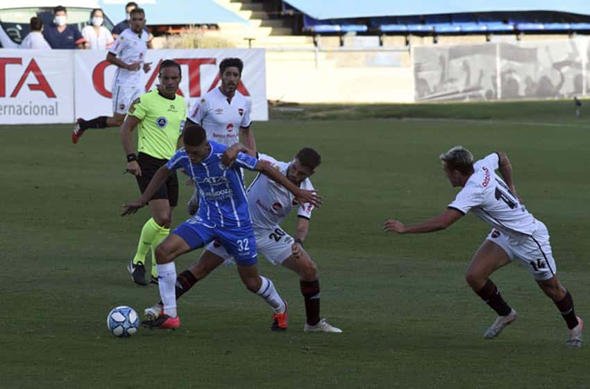 Newells ganaba 2-0, pero no pudo aguantarlo y empató ante Godoy Cruz en Mendoza