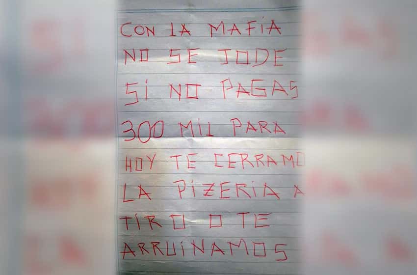 «Si no pagás 300 mil, te cerramos la pizzería a tiros»: amenazaron a una familia de comerciantes que pide protección policial