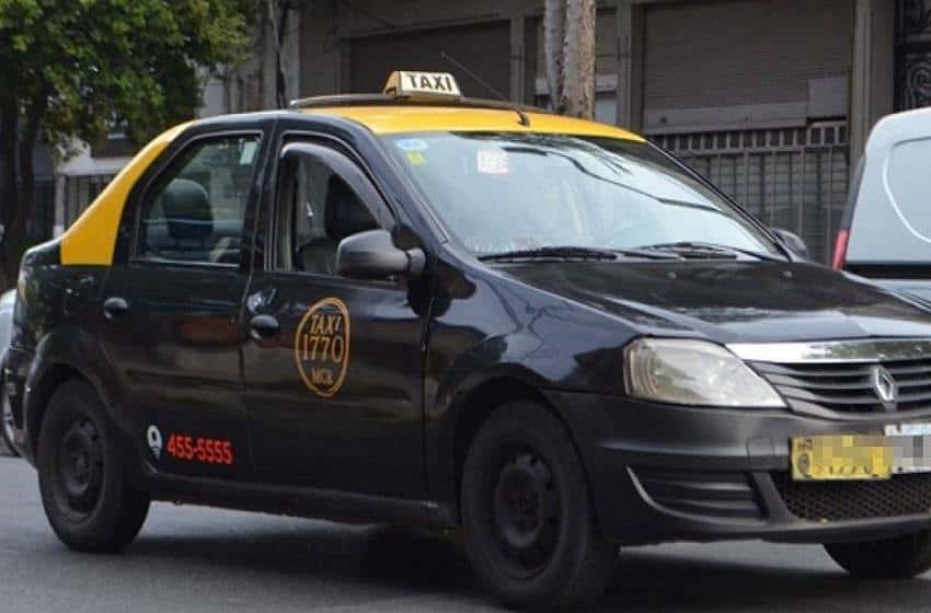 Aplicación obligatoria, tarifa variable y viajes compartidos: el proyecto del municipio para modernizar los taxis