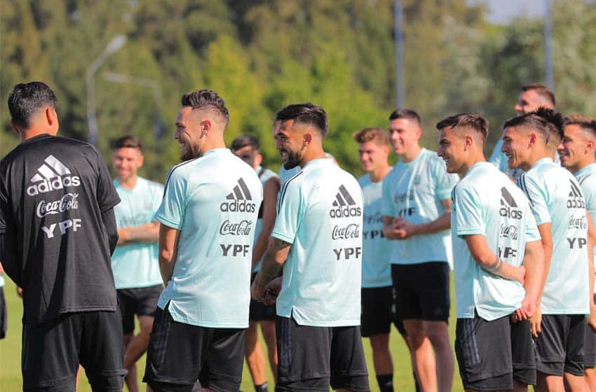 Selección Argentina: Scaloni piensa en una rotación de jugadores para recibir a Colombia