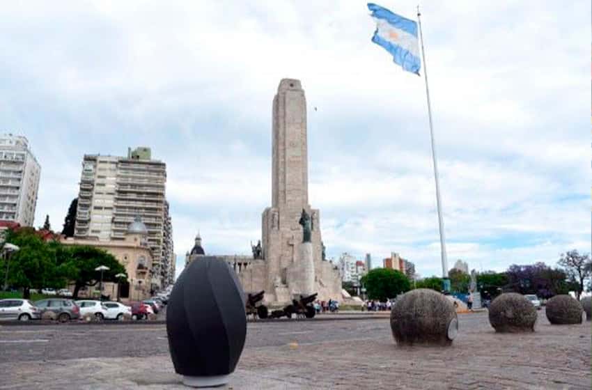 Continúan las obras en el Monumento a la Bandera: cuándo está previsto que finalicen