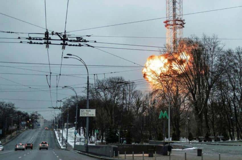 Ucrania quedó sin TV: un ataque ruso destruyó la antena en Kiev