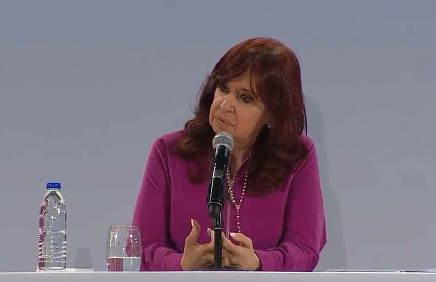 Cristina Kirchner apuntó contra Milei: “¿Superávit de dónde? no tiene sustento”