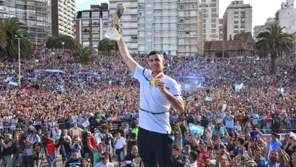 ‘Dibu’ Martínez en Mar del Plata: «Mi sueño era darle un título a Leo Messi en la Selección»