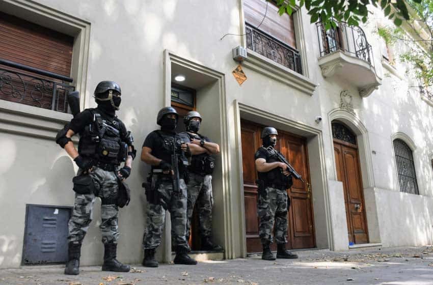 Nueve detenidos en una serie de allanamientos en Rosario y alrededores por balaceras y extorsiones