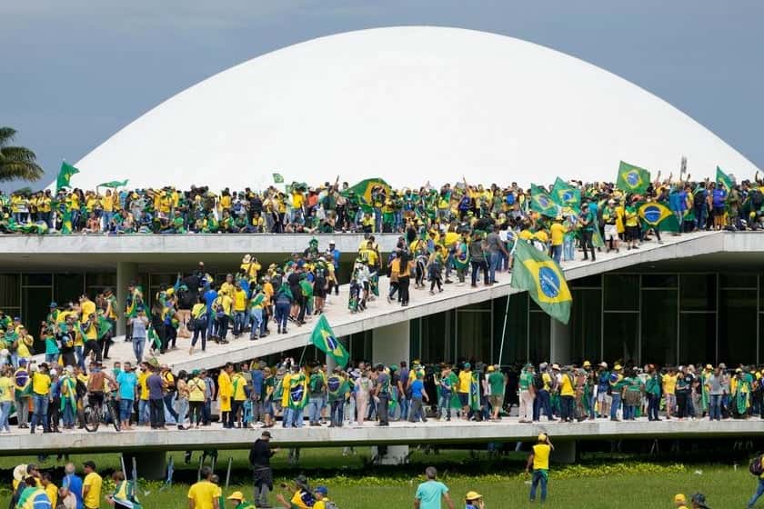 Incidentes en Brasil: manifestantes invadieron el Congreso, la Presidencia y la Corte