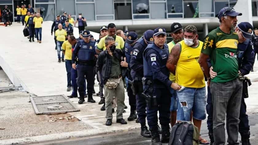 Brasilia: más de 300 detenidos tras los incidentes en las calles
