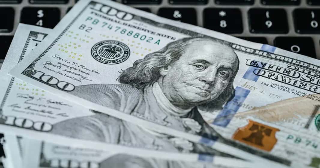 El dólar blue volvió a subir en el arranque de la semana y se vendió a $1200 en Rosario