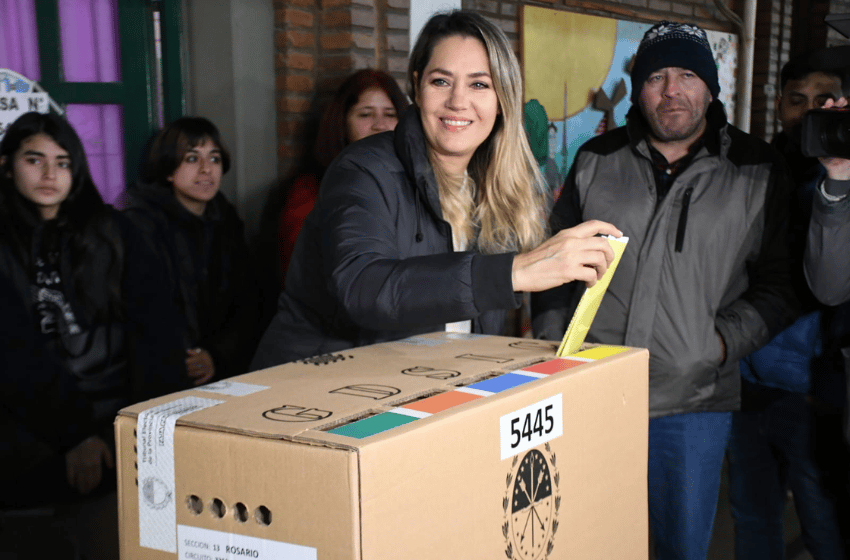 Carolina Losada votó y afirmó que es «el mayor acto de rebeldía»