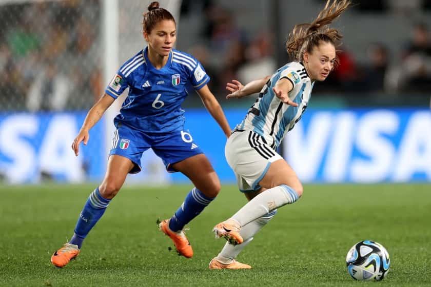 Mundial femenino: Argentina no logró sostener el empate y cayó ante Italia en el debut