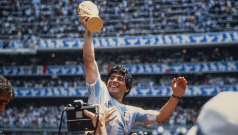 Maradona fue elegido como el deportista más popular de la historia por un medio inglés