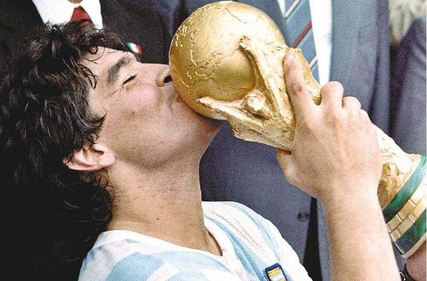 Los sentidos mensajes del mundo del fútbol por el aniversario 63 del nacimiento de Diego Armando Maradona