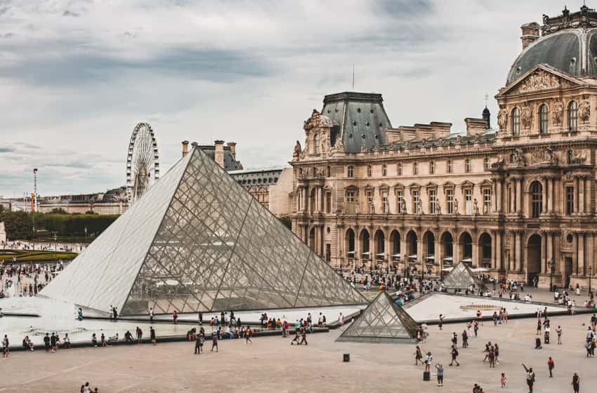 Evacuaron el museo Louvre de París por temor a un atentado terrorista