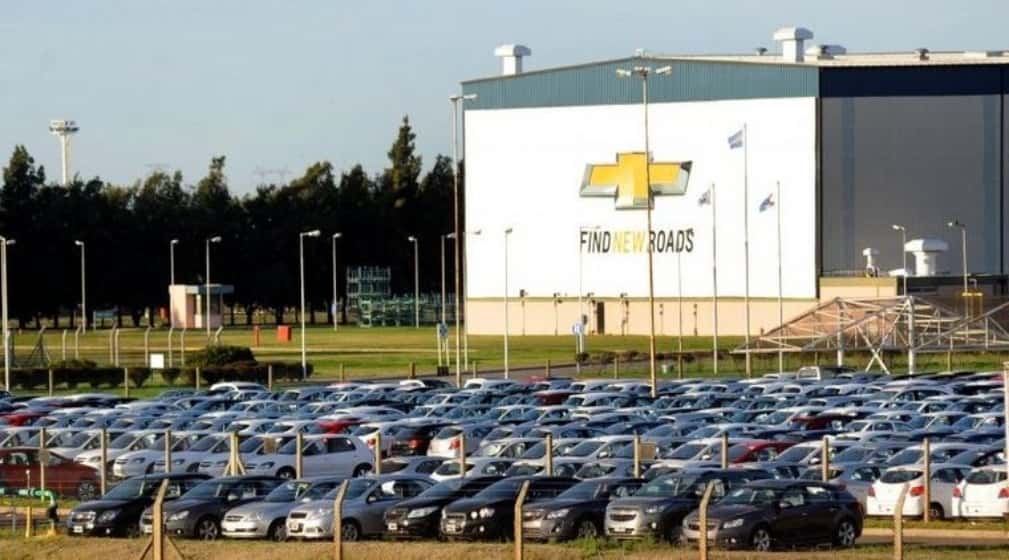 General Motors postergó el reinicio de la producción por no poder pagar importaciones