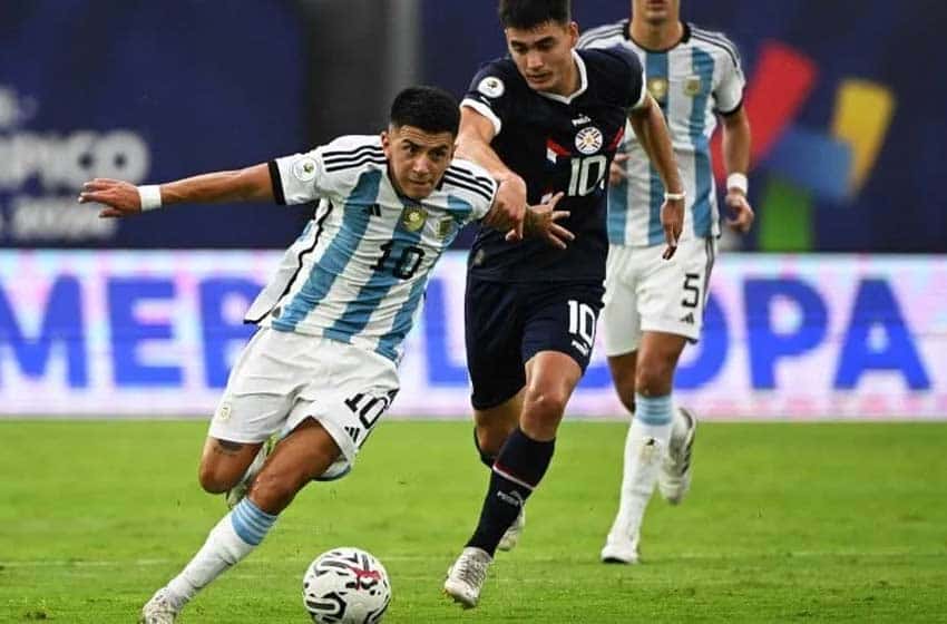 Preolímpico Sub 23: Argentina igualó ante Paraguay en un partido para el infarto y aún continúa con vida
