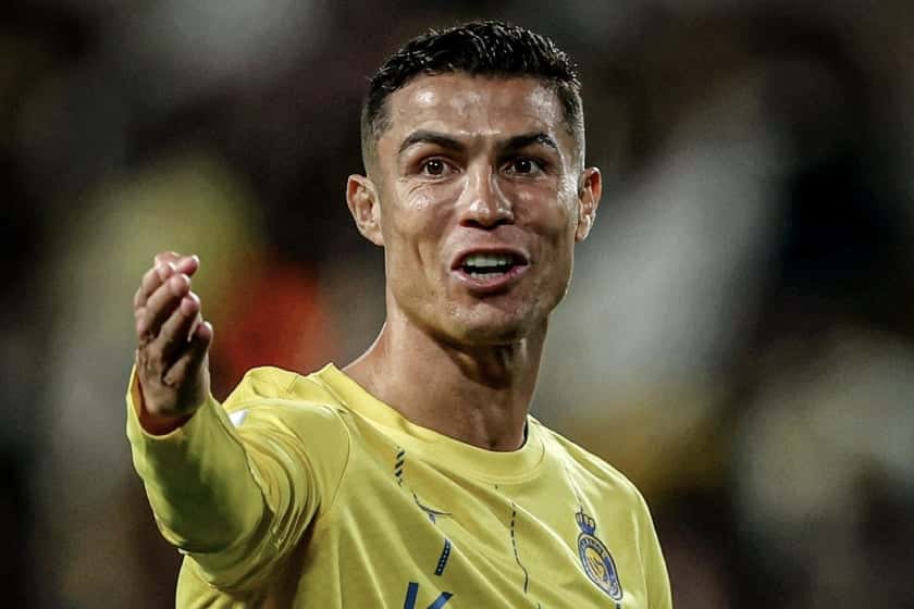 Sancionaron a Cristiano Ronaldo por hacer un gesto hacia hinchas que alentaban por Messi