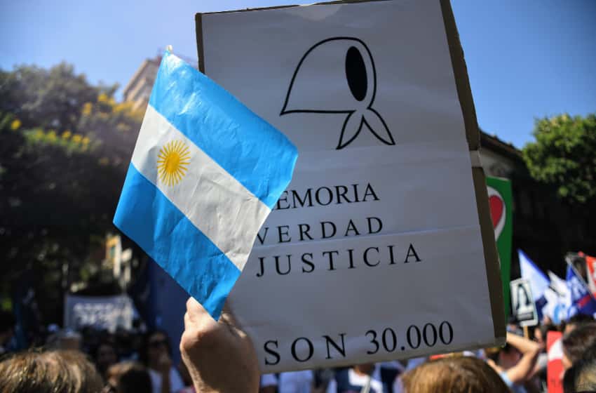Rosario marcha en el Día de la Memoria por la Verdad y la Justicia, a 48 años del golpe cívico-militar