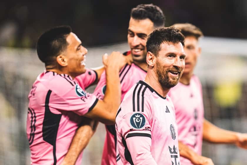 Messi y Suárez se llevaron un empate agónico de su debut por Concachampions