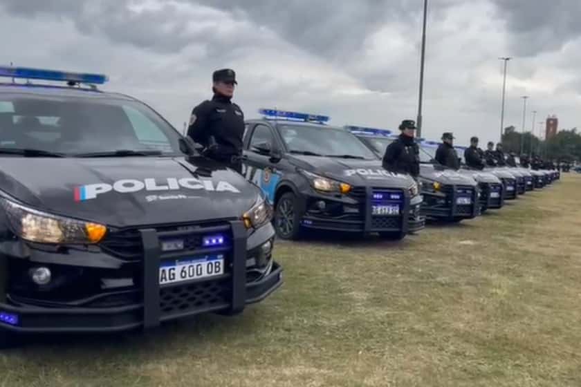 Pullaro encabezó una nueva entrega de patrulleros en Rosario