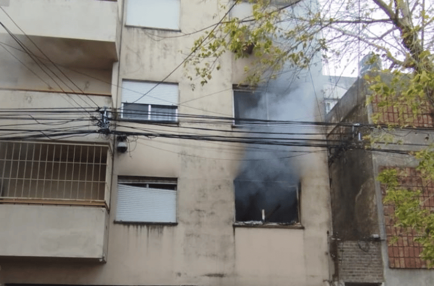 Conmoción por el incendio de un departamento en un edificio de Tucumán al 3600