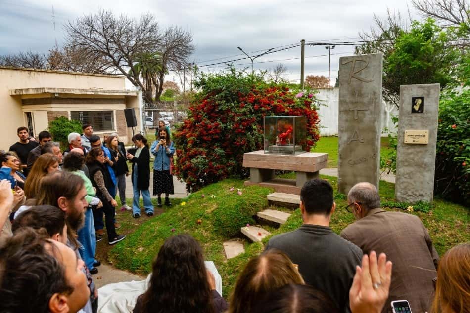 Inauguraron un mausoleo en homenaje a Rita La Salvaje en el cementerio El Salvador