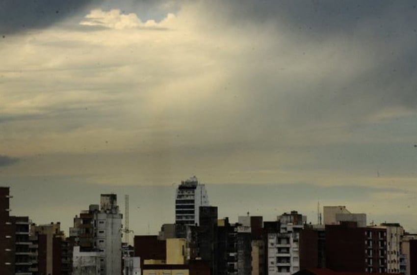 Miércoles de nubosidad variable con mañana fría y tarde agradable en Rosario