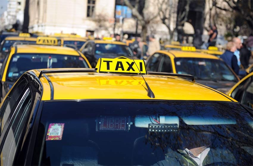 Contrapunto entre taxistas por medidas de seguridad: choferes insisten en la necesidad de incorporar el pago electrónico durante la noche