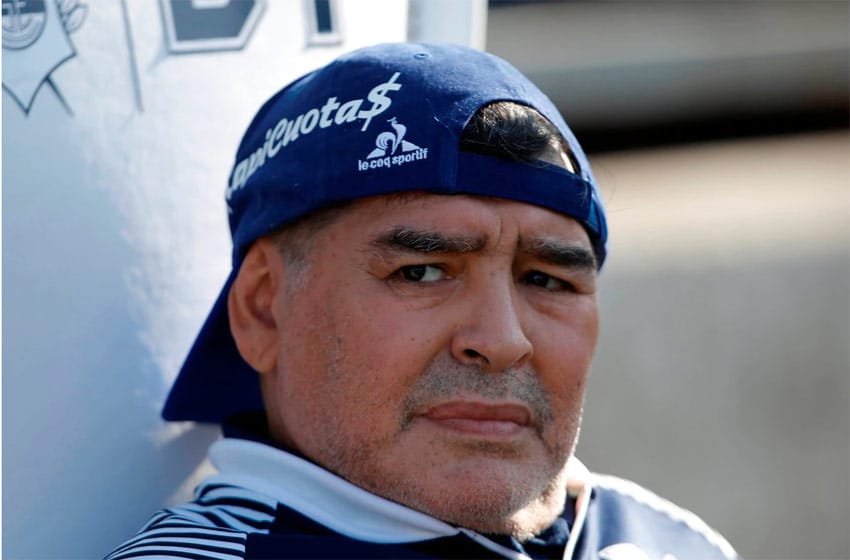 «Mirá como tengo la pierna»: la contundente frase de Maradona a la enfermera antes de morir»