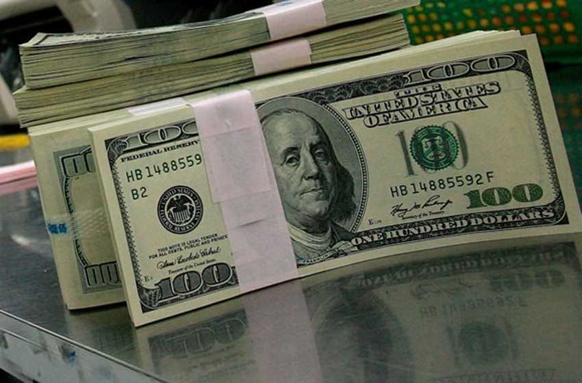 Por las nubes: el dólar blue se disparó a $285 en Rosario