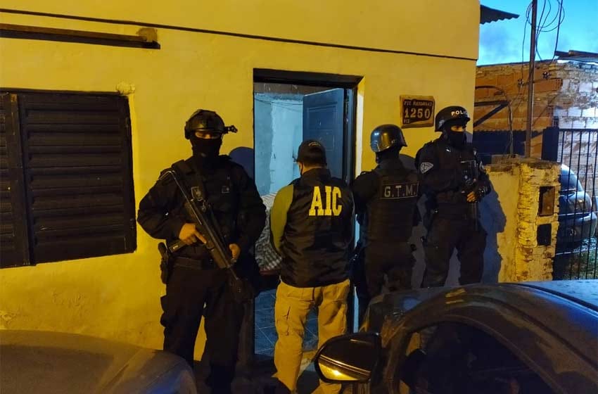 Tres personas fueron detenidas tras una serie de allanamientos en Empalme Graneros y Puerto San Martín
